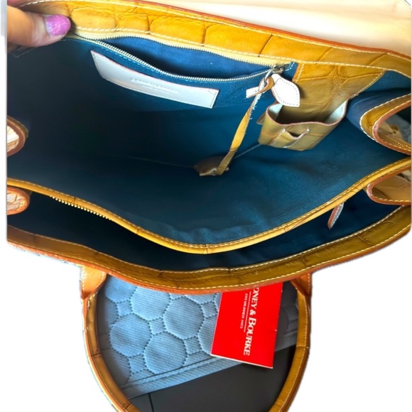 NWT Dooney & Bourke lock handbag - Picture 4 of 6